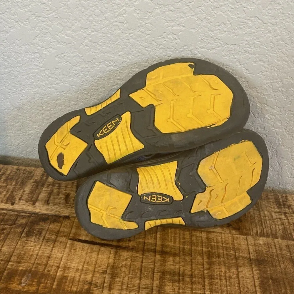 Keen Youth Newport H2 Sandals Water Shoes Size 5 Kids Boys Athletic Waterproof